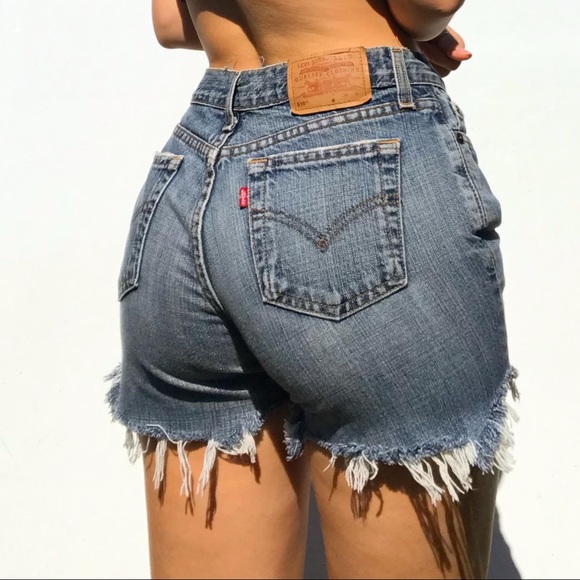 Vintage Levi’s Shorts - Picture 3 of 4